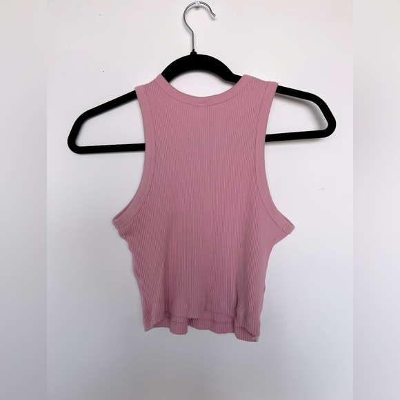 Uniqlo pink ribbed tank top - Picture 2 of 3